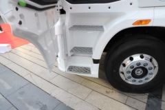 一汽解放 J7重卡 620马力 6X4 AMT自动档牵引车