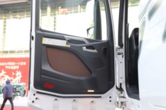 一汽解放 J7重卡 620马力 6X4 AMT自动档牵引车