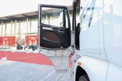 一汽解放 J7重卡 620马力 6X4 AMT自动档牵引车