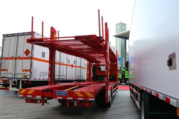 解放JK6&nbsp;中置轴车辆运输车外观图片