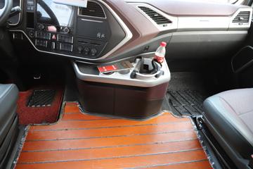 �ൺ��� ӥ; ͷ�Ȳ� 620���� 6X4 AMT�Զ���ǣ����(��Һ��)(CA4257P35K18T1E6A80)ͼƬ