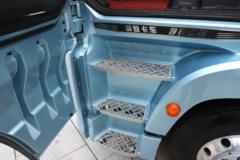 青岛解放 鹰途 头等舱 620马力 6X4 AMT自动档牵引车(带液缓)(CA4257P35K18T1E6A80)