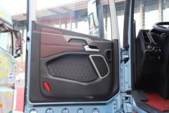 青岛解放 鹰途 头等舱 620马力 6X4 AMT自动档牵引车(带液缓)(CA4257P35K18T1E6A80)