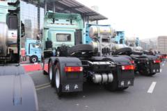 青岛解放 JH6重卡 6X4 混合动力牵引车