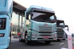 青岛解放 JH6重卡 6X4 混合动力牵引车