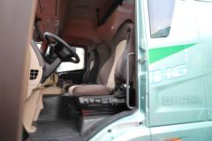 青岛解放 JH6重卡 6X4 混合动力牵引车