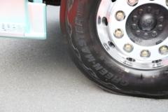 青岛解放 JH6重卡 6X4 混合动力牵引车