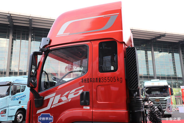 无锡市解放JK6牵引车系列,打折优惠,降3万,赶快抢购!