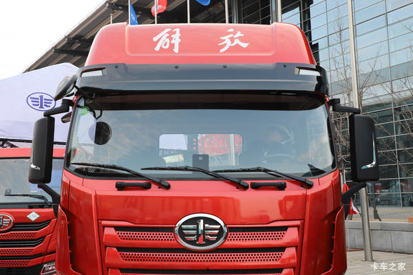 无锡市解放JK6牵引车系列,打折优惠,降3万,赶快抢购!