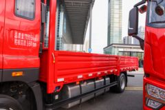 青岛解放 JK6 200马力 4X2 5.75米栏板载货车(CA1120P28K45L5E6A85)