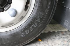 福田奥铃 玉兔Ⅲ 180马力 3.83米AMT自动档排半栏板轻卡(BJ1048V9JDA-AB4)
