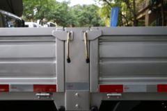 福田奥铃 玉兔Ⅲ 180马力 3.83米AMT自动档排半栏板轻卡(BJ1048V9JDA-AB4)