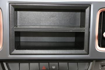 福田 奥铃M卡 2.0L 127马力 CNG 3.94米排半仓栅式小卡(BJ5031CCY4JC6-AB1)驾驶室图片