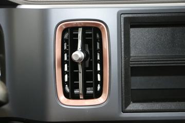 福田 奥铃M卡 2.0L 127马力 CNG 3.94米排半仓栅式小卡(BJ5031CCY4JC6-AB1)驾驶室图片
