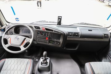 ���� ŷ������ 300���� 4X2 6.8��AMT�Զ�����س�ͼƬ