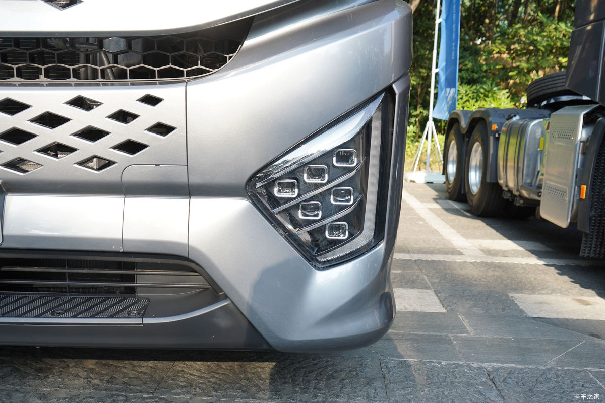 ���� ŷ������ ��Խ�� 680���� 6X4 AMT�Զ���ǣ����(BJ4259Y6DHL-11)���                                                