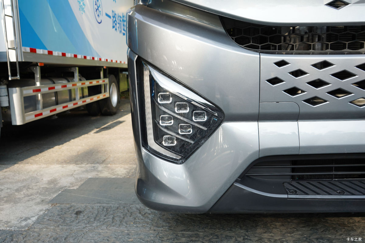 ���� ŷ������ ��Խ�� 680���� 6X4 AMT�Զ���ǣ����(BJ4259Y6DHL-11)���                                                