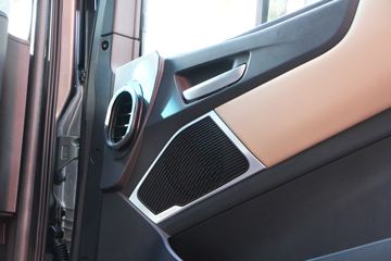 ���� ŷ��EST �ǻ԰� 580���� 6X4 LNG�Զ���ǣ����(BJ4259L6DLL-22)ͼƬ