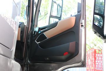 ���� ŷ��EST �ǻ԰� 580���� 6X4 LNG�Զ���ǣ����(BJ4259L6DLL-22)ͼƬ