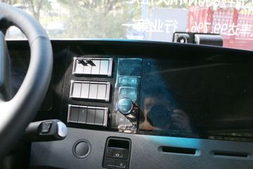 ���� ŷ��EST �ǻ԰� 580���� 6X4 LNG�Զ���ǣ����(BJ4259L6DLL-22)ͼƬ