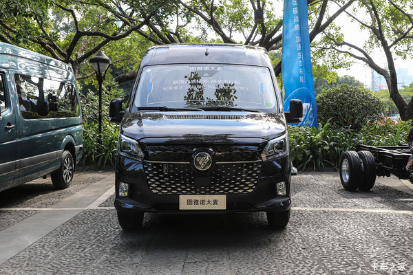 福田 图雅诺大麦 2024款商运版 149马力 2T柴油 5/6座 手动 短轴低顶客车(后单胎)
