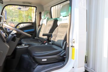 ŷ���� ����ES1 4.5T 4.14�׵��Ż���ʽ���綯��ʽ�Ῠ100.46kWh
ͼƬ