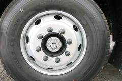 福田 欧航AR pro系 300马力 4X2 6.8米厢式载货车(BJ5186XXY-DM1)