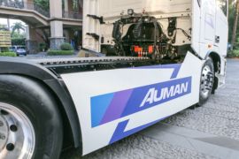 欧曼银河&nbsp;电动牵引车底盘图片