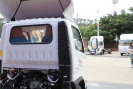 奥铃V卡&nbsp;载货车外观                                                图片