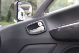 福田欧航底盘&nbsp;扫路车驾驶室图片