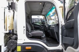 福田欧航底盘&nbsp;扫路车驾驶室图片