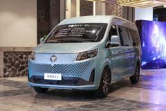 福田商务车 图雅诺大V 2.4T 9座 5.49米纯电动中顶轻客 宁德时代77.28kWh