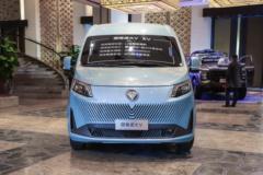 福田商务车 图雅诺大V 2.4T 9座 5.49米纯电动中顶轻客 宁德时代77.28kWh