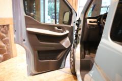 福田商务车 图雅诺大V 2.4T 9座 5.49米纯电动中顶轻客 宁德时代77.28kWh