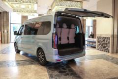 福田商务车 图雅诺大V 2.4T 9座 5.49米纯电动中顶轻客 宁德时代77.28kWh