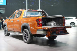 猎手&nbsp;皮卡上装                                                图片