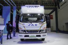 江淮 骏铃HV6 4.5T 4.015米插电式混合动力冷藏车(HFC5041XLCPHEV2Q)15.55kWh
