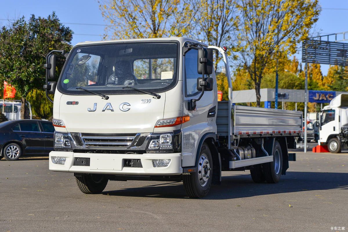 江淮 骏铃V5 冠军版 2.5L柴油 170马力 法士特8档 4.22米单排栏板轻卡