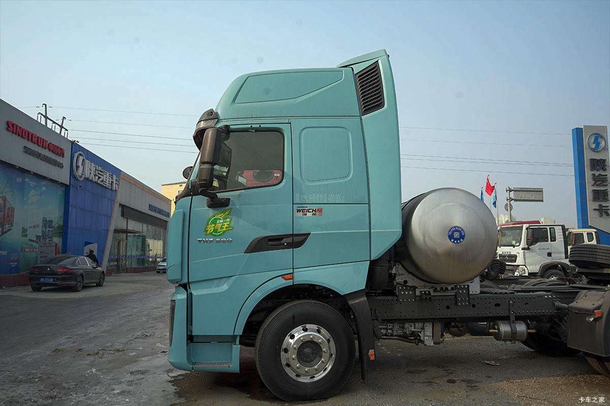 �й����� HOWO TH7�ؿ� 560���� 6X4 LNG�Զ���ǣ����(Һ��)���                                                
