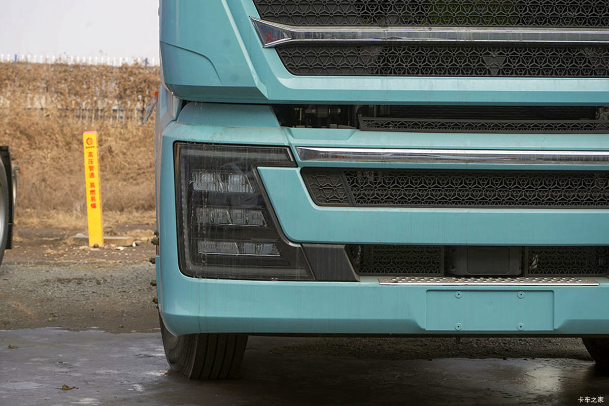 �й����� HOWO TH7�ؿ� 560���� 6X4 LNG�Զ���ǣ����(Һ��)���                                                