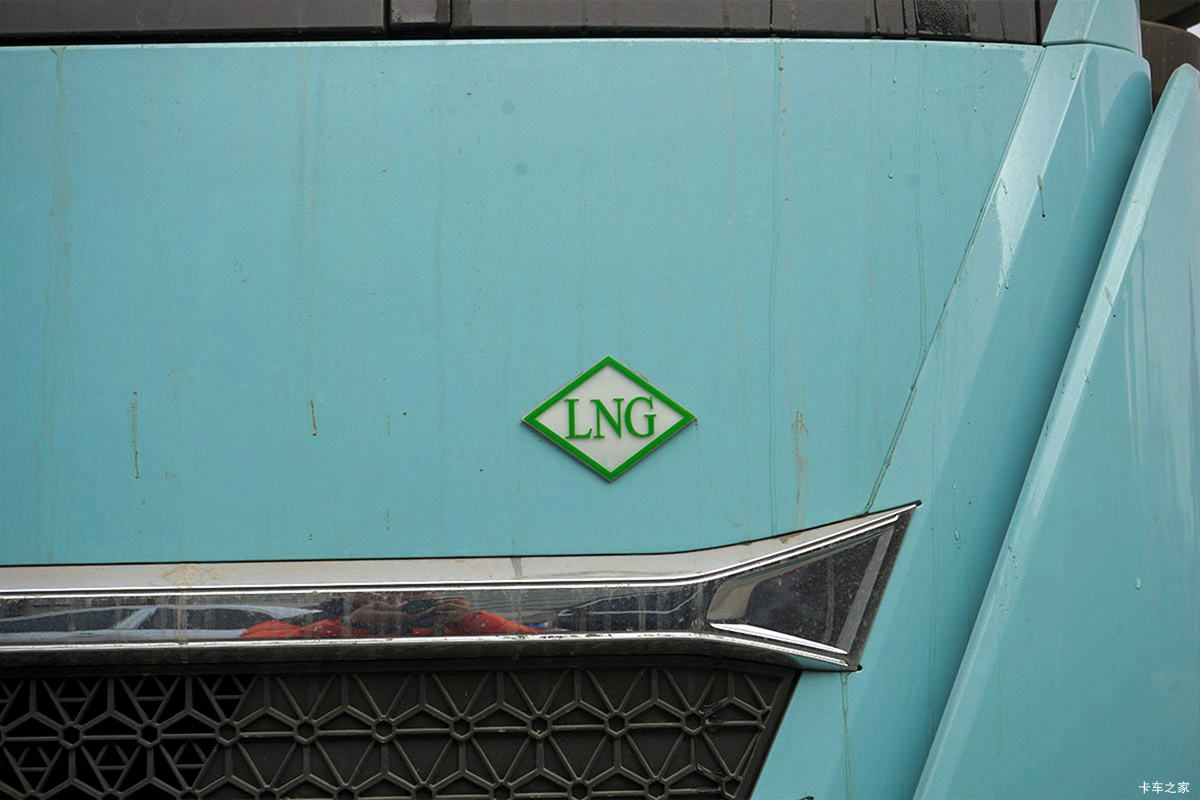 �й����� HOWO TH7�ؿ� 560���� 6X4 LNG�Զ���ǣ����(Һ��)���                                                