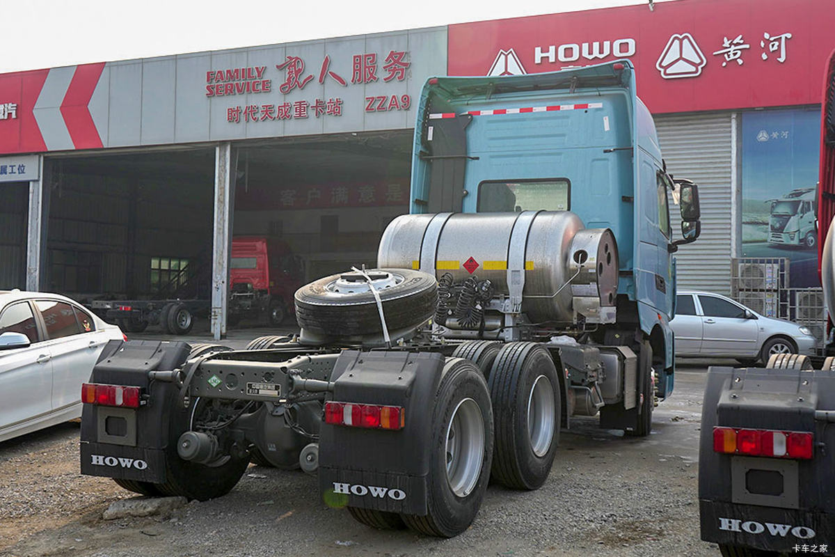 �й����� HOWO TH7�ؿ� 560���� 6X4 LNG�Զ���ǣ����(Һ��)���                                                
