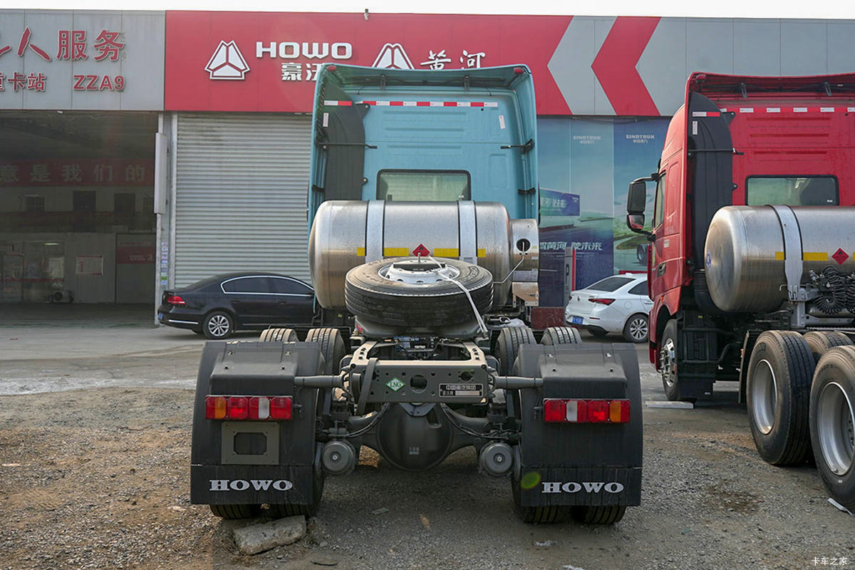 �й����� HOWO TH7�ؿ� 560���� 6X4 LNG�Զ���ǣ����(Һ��)���                                                