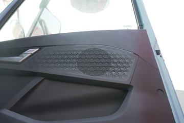 �й����� HOWO TH7�ؿ� 560���� 6X4 LNG�Զ���ǣ����(Һ��)(ZZ4257V384HF1LB)ͼƬ