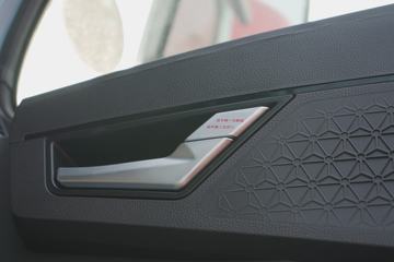 �й����� HOWO TH7�ؿ� 560���� 6X4 LNG�Զ���ǣ����(Һ��)(ZZ4257V384HF1LB)ͼƬ