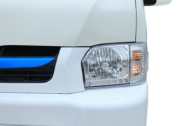 龙耀8S&nbsp;电动封闭厢货外观图片