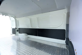 龙耀8S&nbsp;电动封闭厢货货厢图片