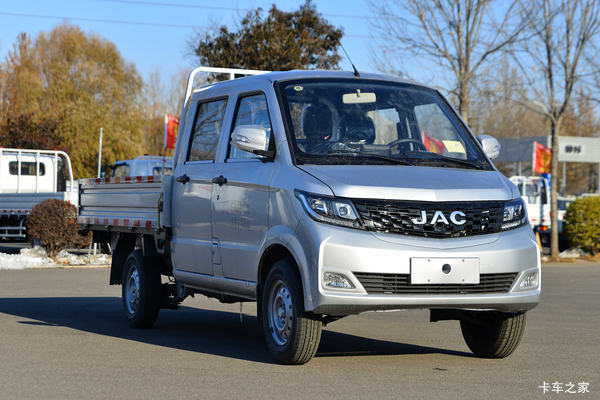 江淮征程W1 尊享版 1.5L汽油 116马力 5档 2.55米双排栏板微卡