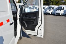 蓝猫M2&nbsp;电动封闭厢货驾驶室图片