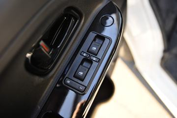 蓝猫M2&nbsp;电动封闭厢货驾驶室图片